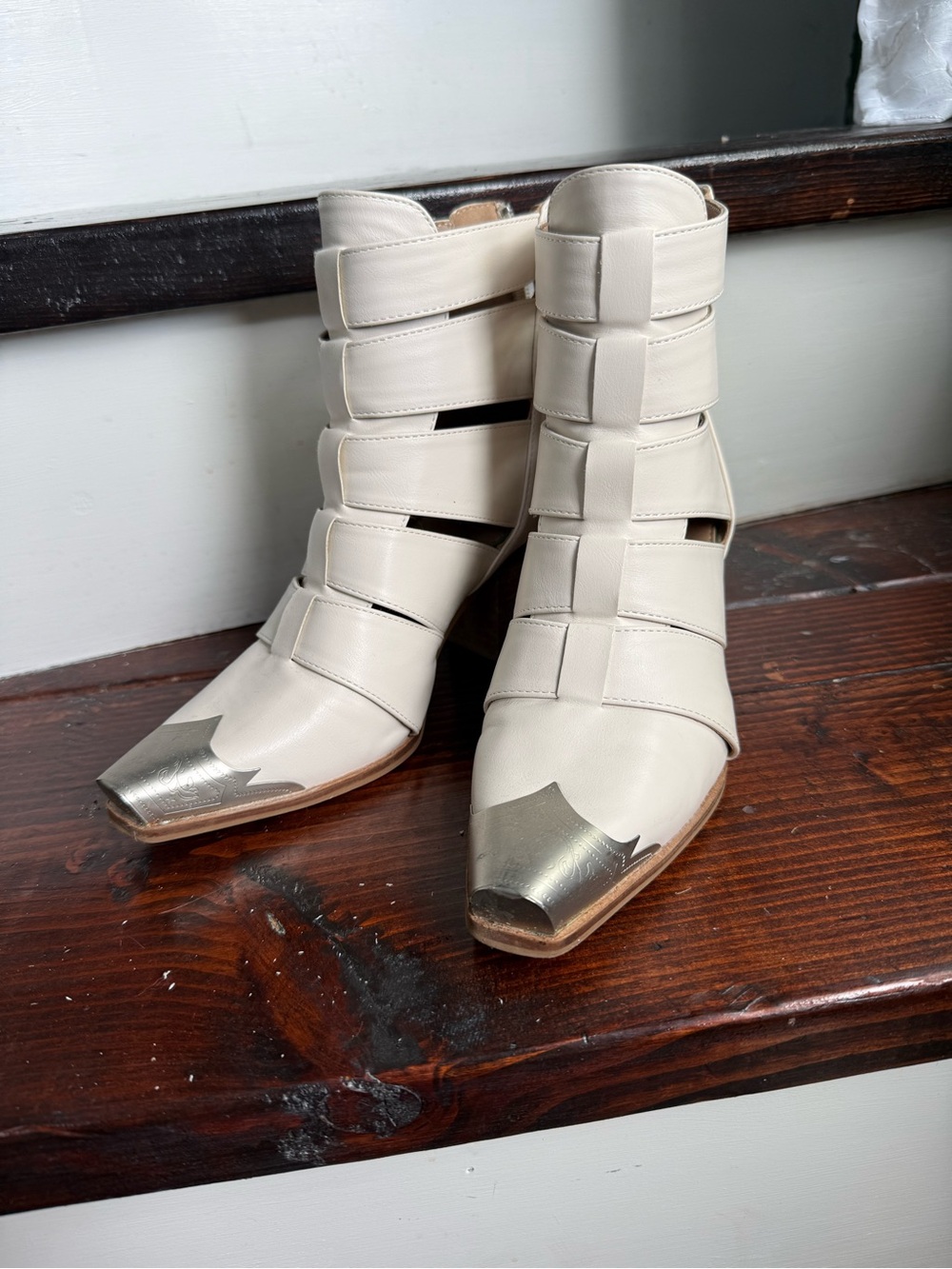 ✨Beast Fashion Dakota Western Ankle Boots 6✨